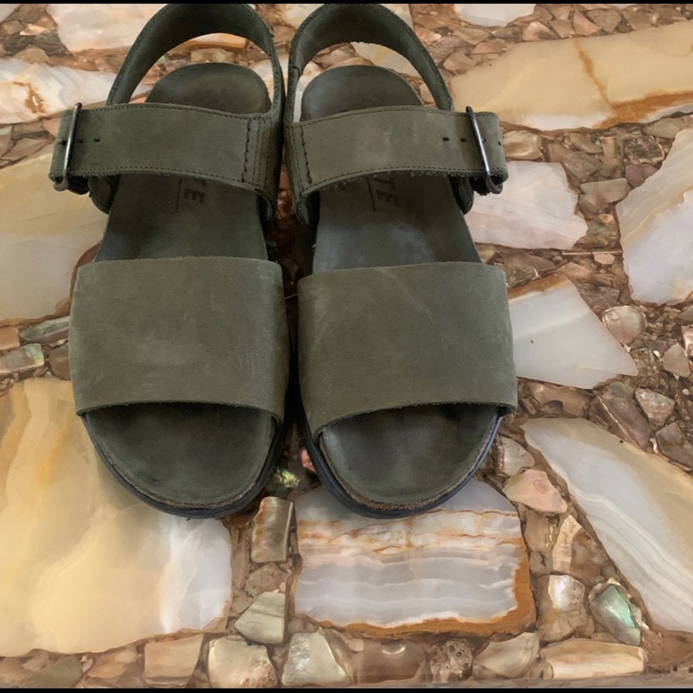 Zante woman army green wedge shoe